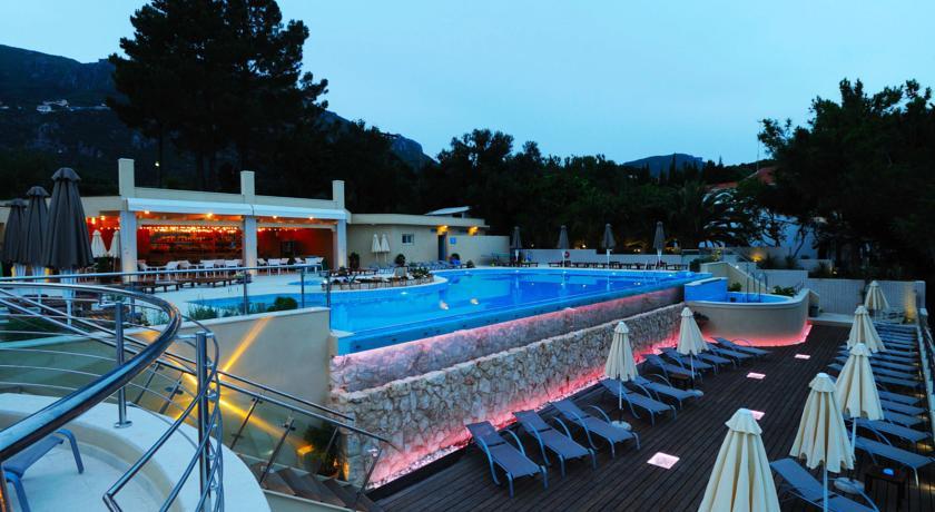 Akrotiri Beach Resort Hotel - Adult Friendly Paleokastritsa Exterior foto The swimming pool at the hotel