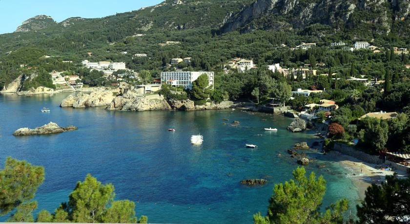 Akrotiri Beach Resort Hotel - Adult Friendly Paleokastritsa Exterior foto A view of the bay