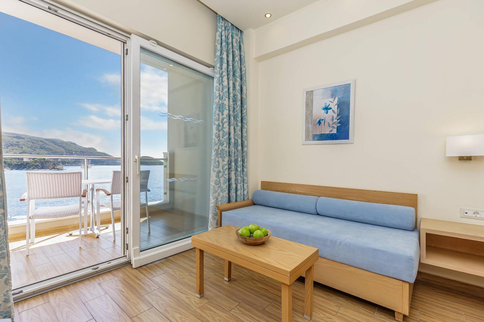 Akrotiri Beach Resort Hotel - Adult Friendly Paleokastritsa Exterior foto A room at the hotel