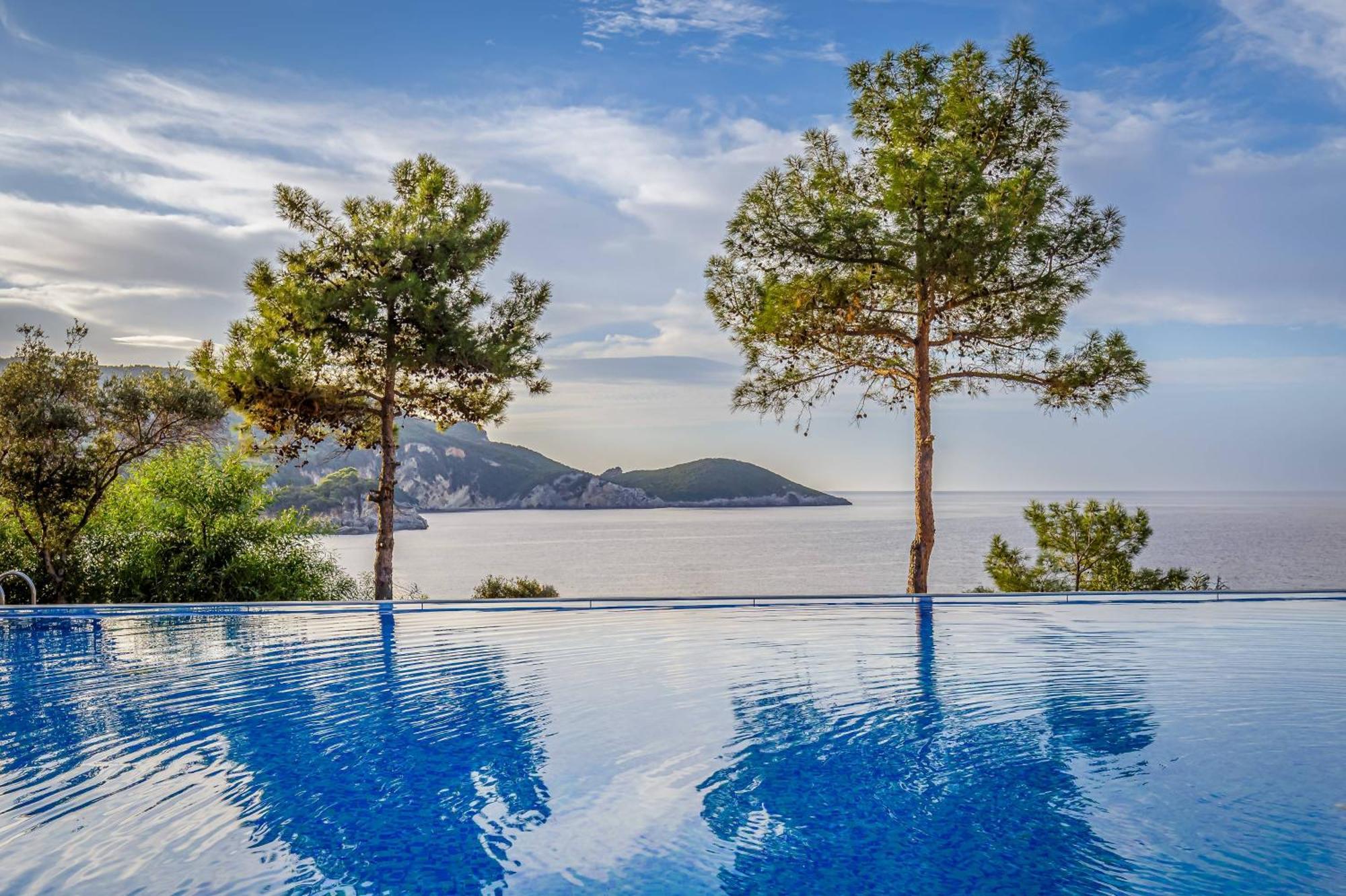 Akrotiri Beach Resort Hotel - Adult Friendly Paleokastritsa Exterior foto Infinity pool
