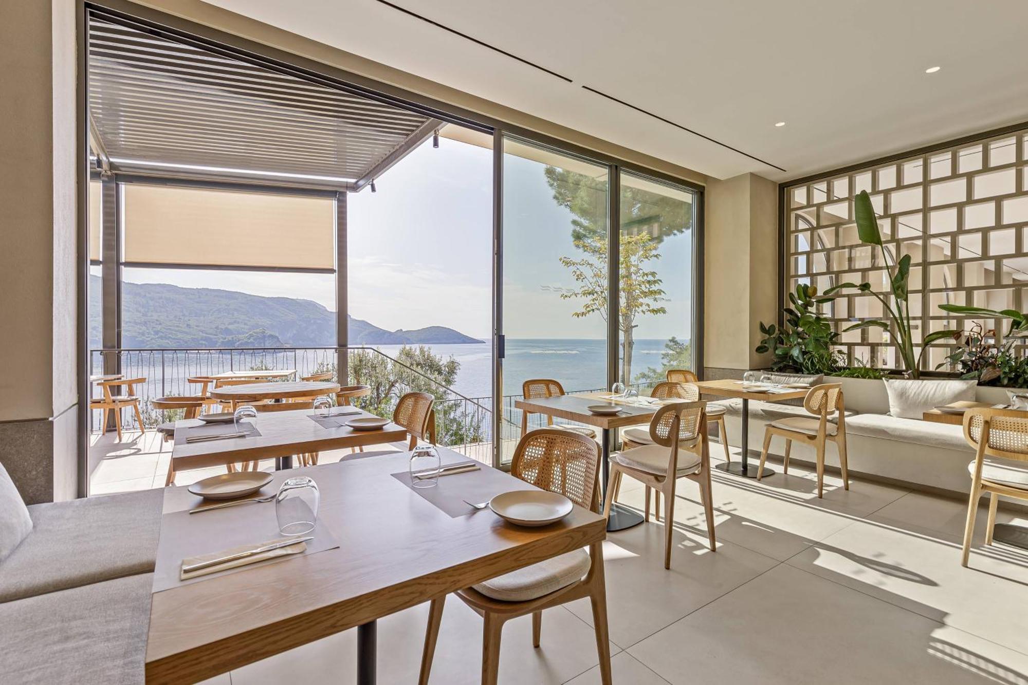 Akrotiri Beach Resort Hotel - Adult Friendly Paleokastritsa Exterior foto Restaurant