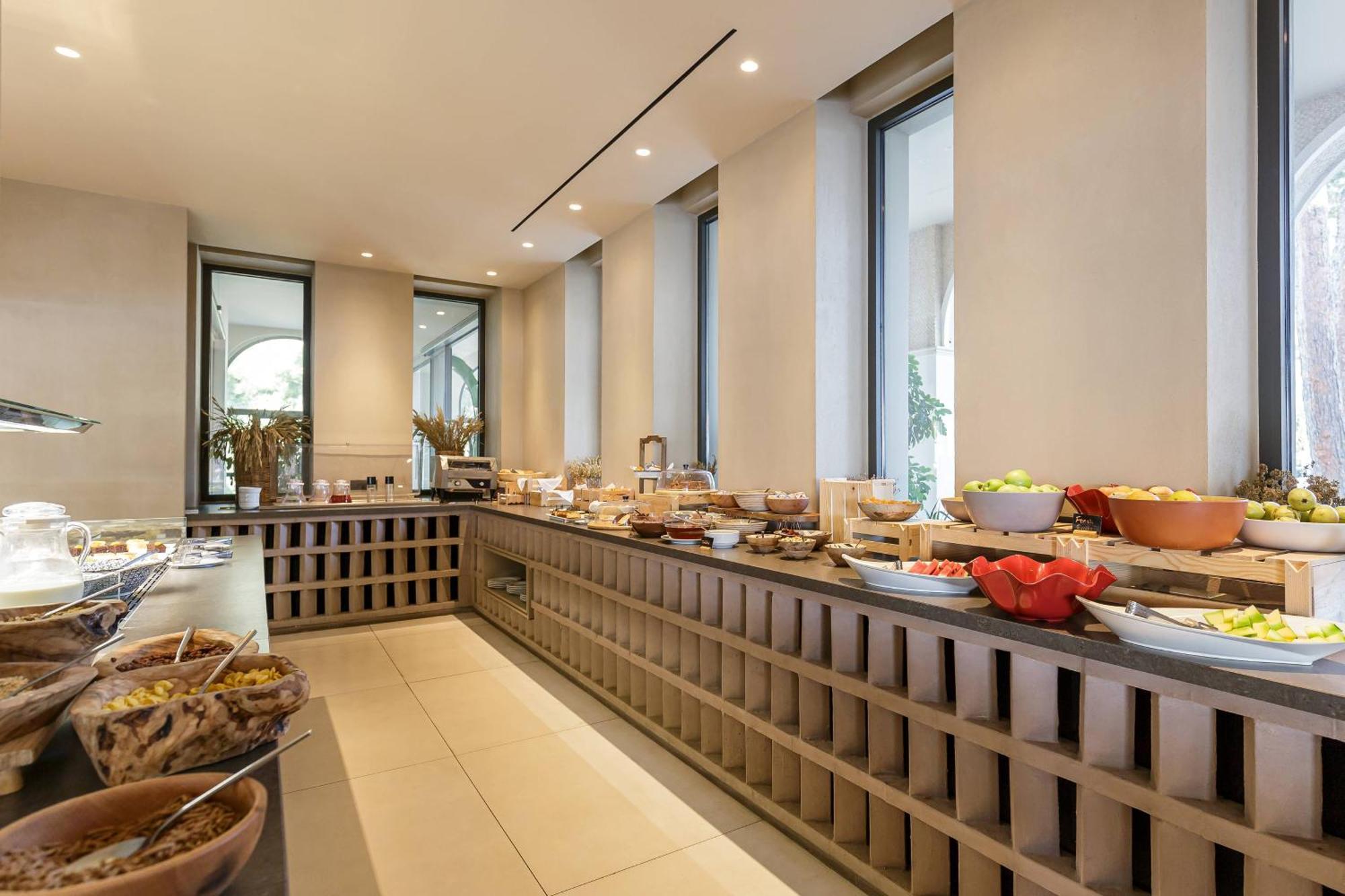 Akrotiri Beach Resort Hotel - Adult Friendly Paleokastritsa Exterior foto The buffet at the restaurant