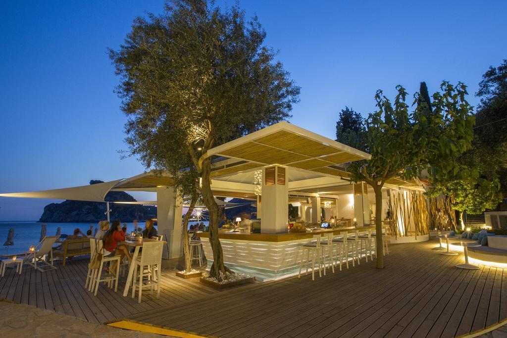 Akrotiri Beach Resort Hotel - Adult Friendly Paleokastritsa Exterior foto The bar at the beach